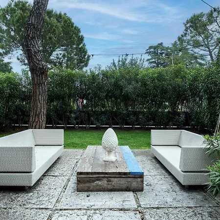 Catullo 18 Apartment, Di Garda, Jacuzzi Desenzano del Garda