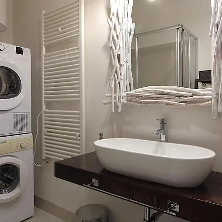 Catullo 18 Apartment, Di Garda, Jacuzzi * Desenzano del Garda