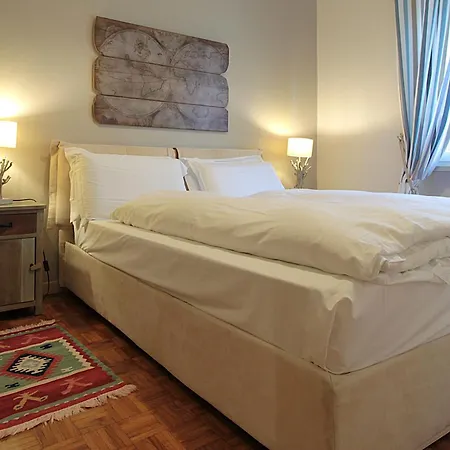 Catullo 18 Apartment, Di Garda, Jacuzzi Apartment *